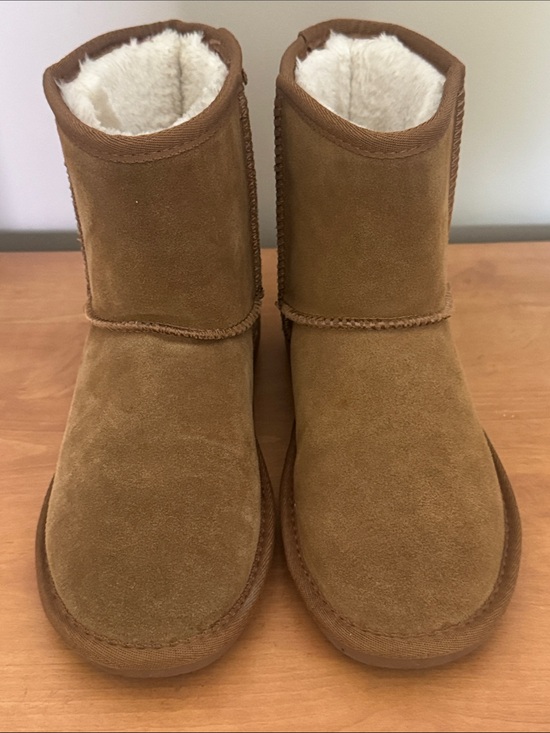 Minnetonka Shoes - Minnetonka Chestnut Brown Shearling-Lined Suede Booties